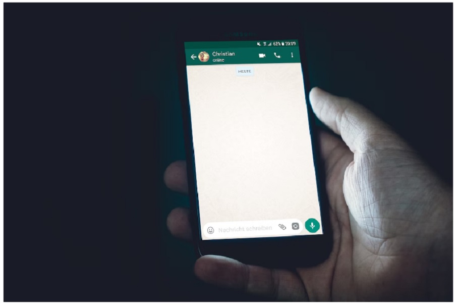 Cara Membuka Kunci WhatsApp yang Terkunci, via Unsplash-Christian Wiediger