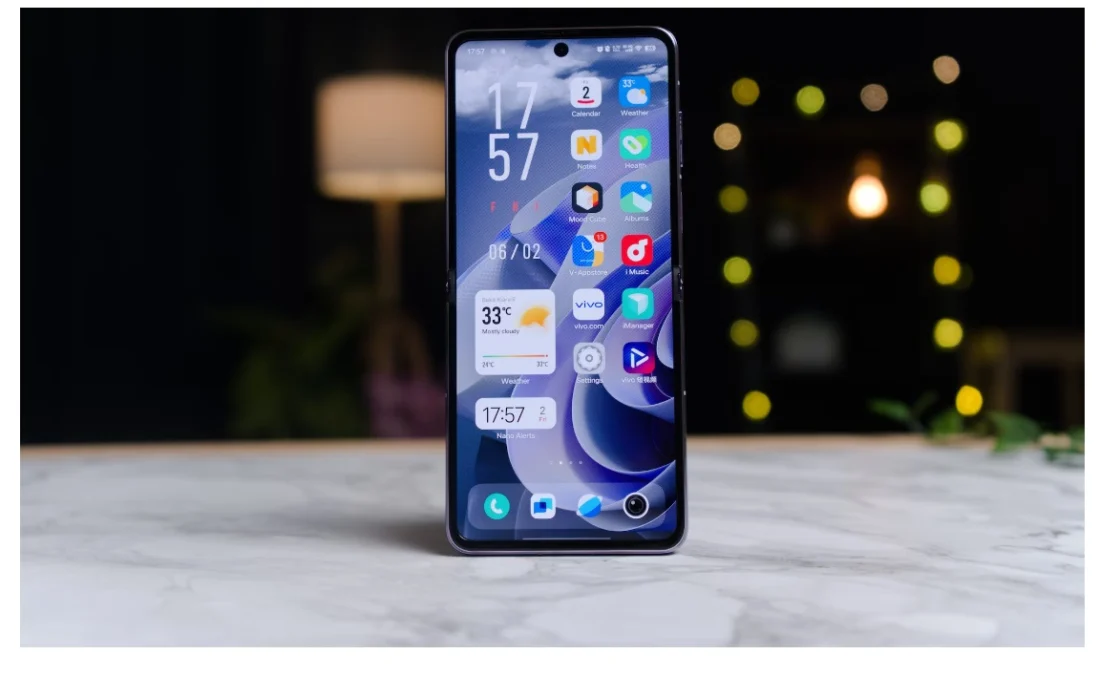 Cara Menghapus Iklan di Hp Vivo, foto: Vivo X Flip 2023 via Unsplash-Amanz