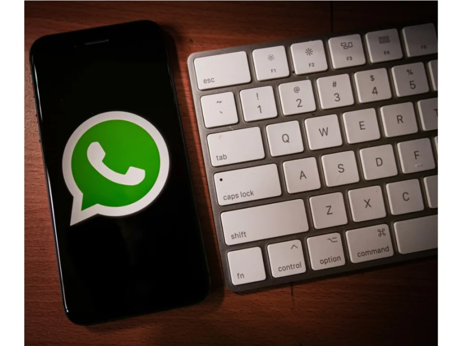 Fitur Terbaru Whatsapp,, via Unsplash-Grant Davies