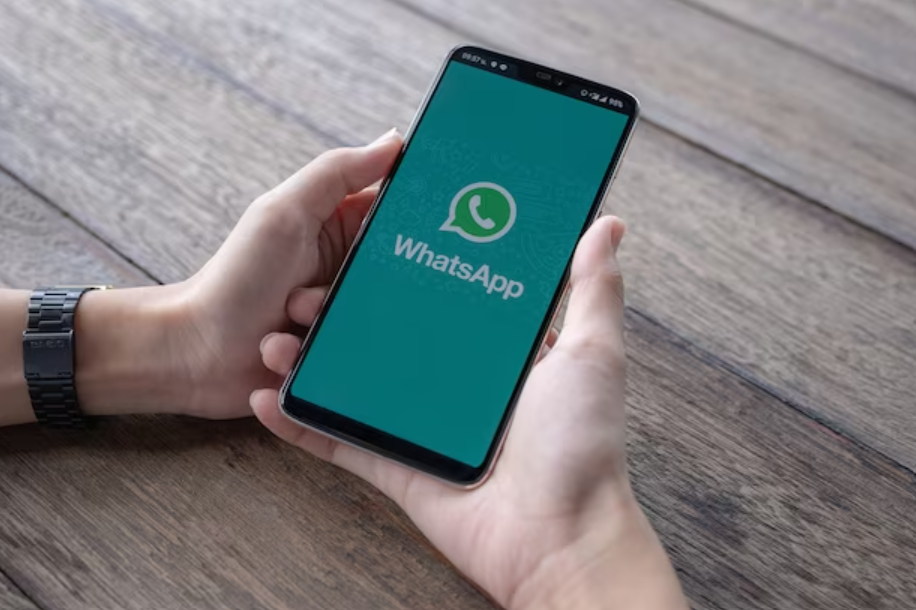 Bersihkan Cache Status WhatsApp Lewat Pengaturan WhatsApp dan HP