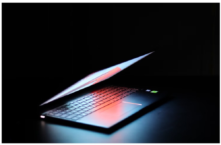 Harga Laptop Lenovo Legion 9i, ilustrasi via Unsplash-Nakul