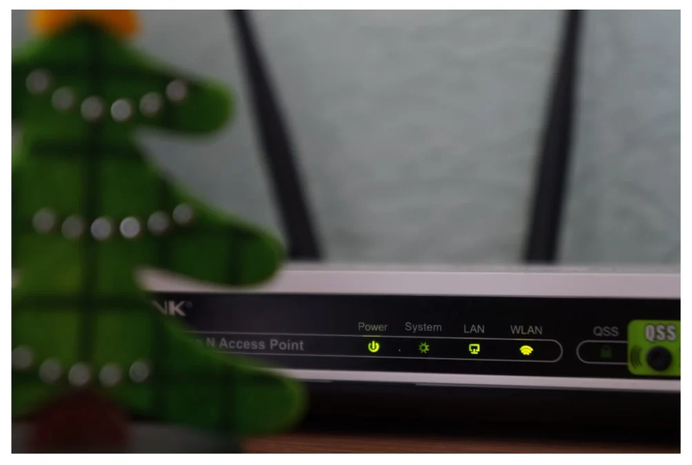 Harga Router WiFi Tanpa Kabel, via Unsplash-Misha Feshchak