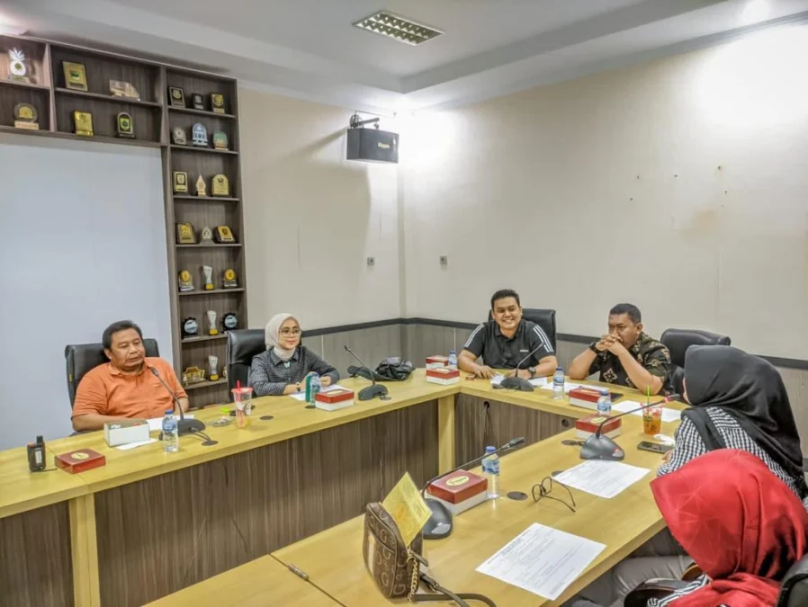 Badan Pembentukan Peraturan Daerah (Bapemperda) DPRD Kabupaten Subang, saat melakukan rapat usulan Raperda. CINDY DESITA PUTRI/PASUNDAN EKSPRES.