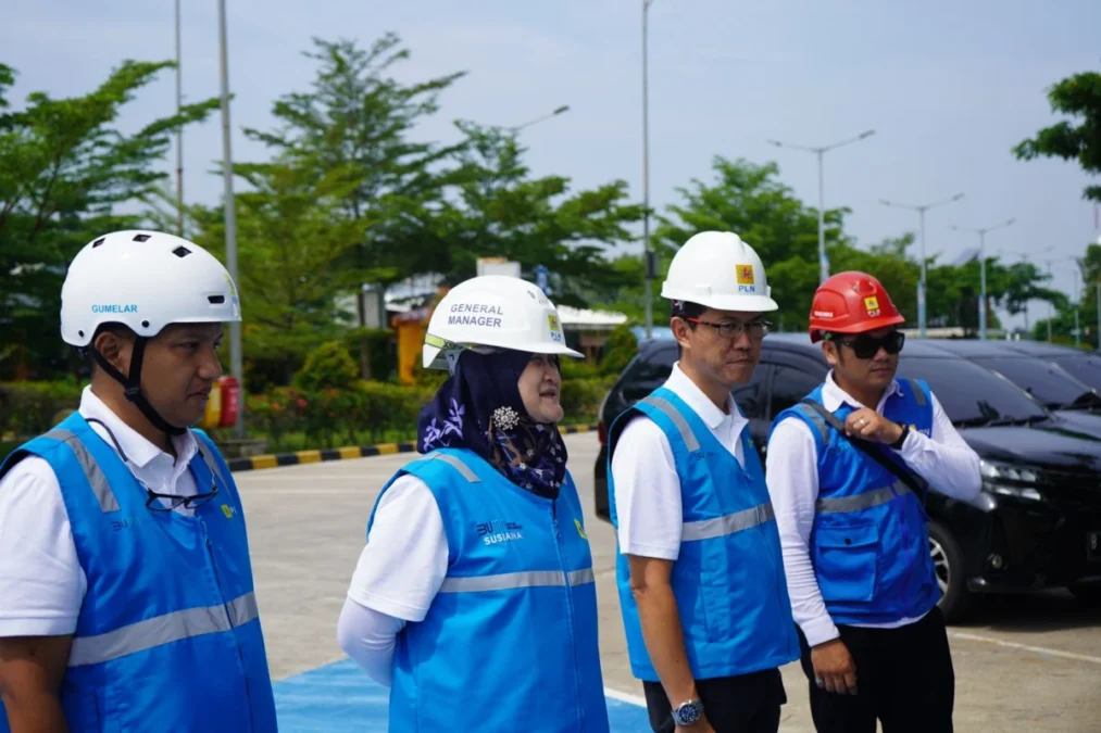 GM PLN Jabar Inspeksi SPKLU di Hari Pertama Mudik Lebaran 2024 dan Ajak Update Aplikasi PLN Mobile