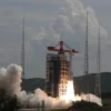 China sukses luncurkan satelit internet persaing SpaceX