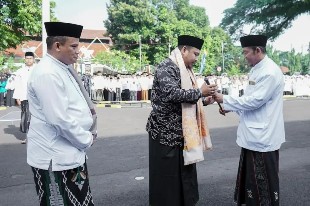 Bupati Subang Dikukuhkan sebagai Panglima Santri pada Peringatan Hari Santri Nasional 2025 Bupati Subang Dikukuhkan sebagai Panglima Santri pada Peringatan Hari Santri Nasional 2025