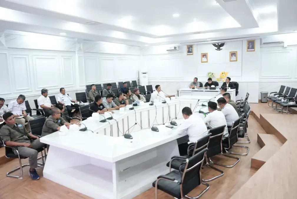 TERIMA AUDIENSI SERIKAT PEKERJA AQUA GRUP, BUPATI SUBANG SAMPAIKAN PESAN UNTUK LINDUNGI PEKERJA DAN TEGAKKAN K