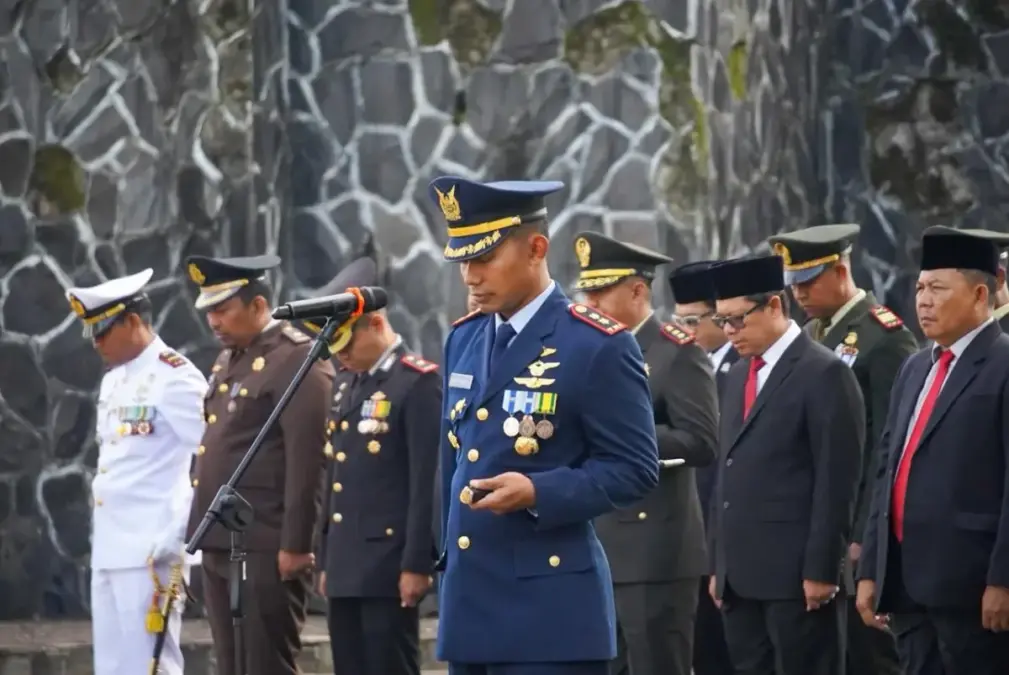 PERINGATI HARI PAHLAWAN, WAKIL BUPATI SUBANG HADIRI ZIARAH NASIONAL DAN TABUR BUNGA