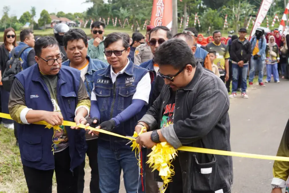 INFRASTRUKTUR NGABRET! KANG REY RESMIKAAN JALAN DI DESA CIPANCAR SEPANJANG 1,1 KM