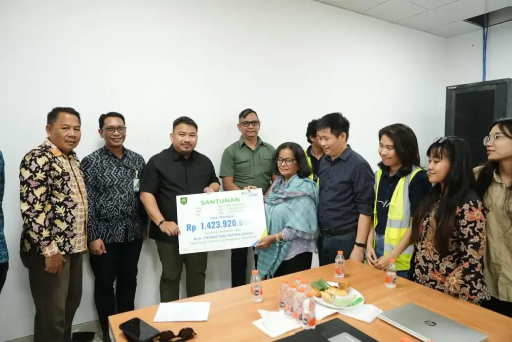 SERAHKAN SANTUNAN BPJS, KANG REY DORONG SELURUH PERUSAHAAN DI SUBANG LINDUNGI PEKERJANYA