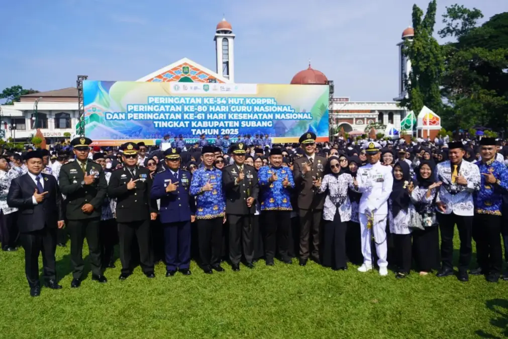 PERINGATAN HKN, HARI GURU DAN HARI KORPRI, KANG REY TEGASKAN KOMITMEN: ‘SAYA DI DEPAN BAPAK-IBU’