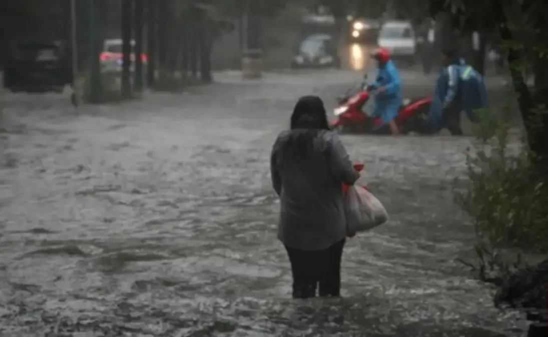 Monsun Asia Menguat, BMKG Sebut Cuaca Ekstrem Belum Usai