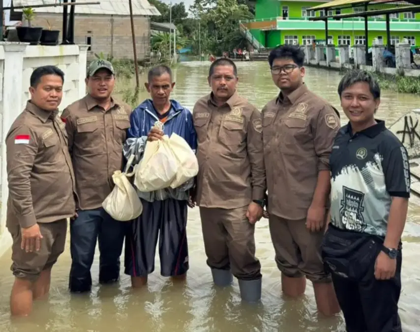 Tinjau Lokasi Banjir di Tiga Kecamatan Wilayah Pantura, DPRD Kabupaten Subang Salurkan Bantuan Untuk Warga Ter pimpinan dprd subang