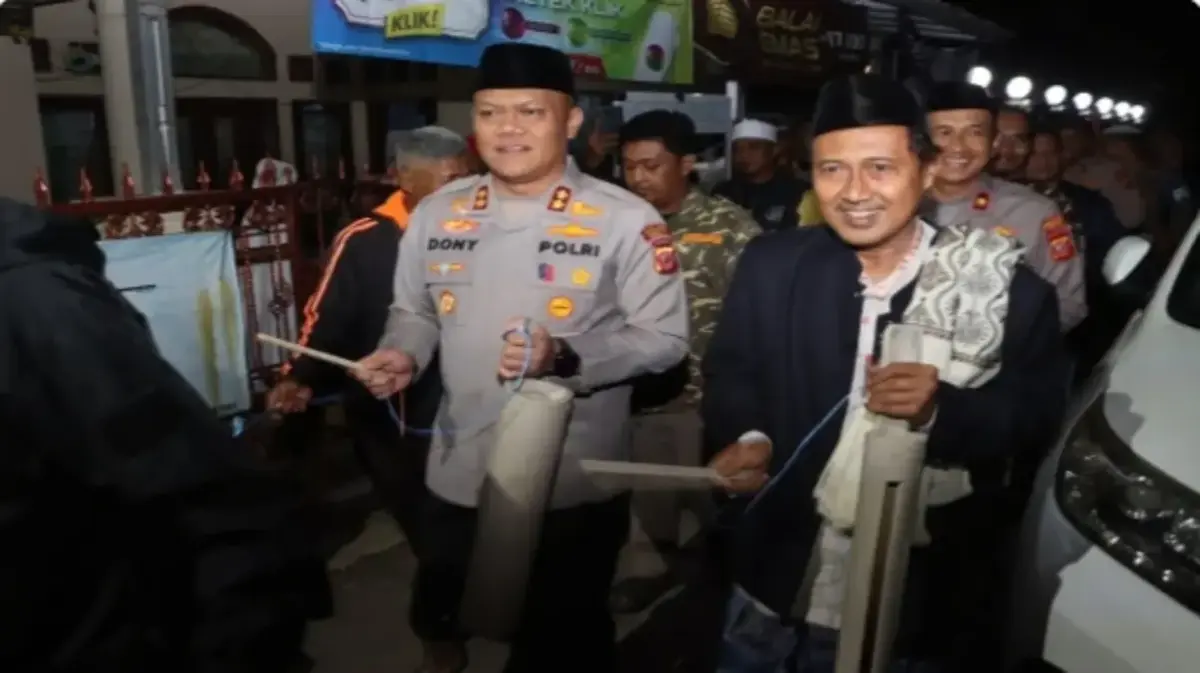 Rawatib Ramadan, Kapolres Subang Bangungkan Warga Sahur Jaga Kamtibmas di Pantura