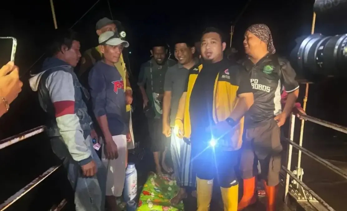 Tengah Malam, Bupati Subang Kang Rey Tinjau Lokasi Banjir di Legonkulon Bupati Subang Kang Rey Tinjau Lokasi Banjir di Legonkulon