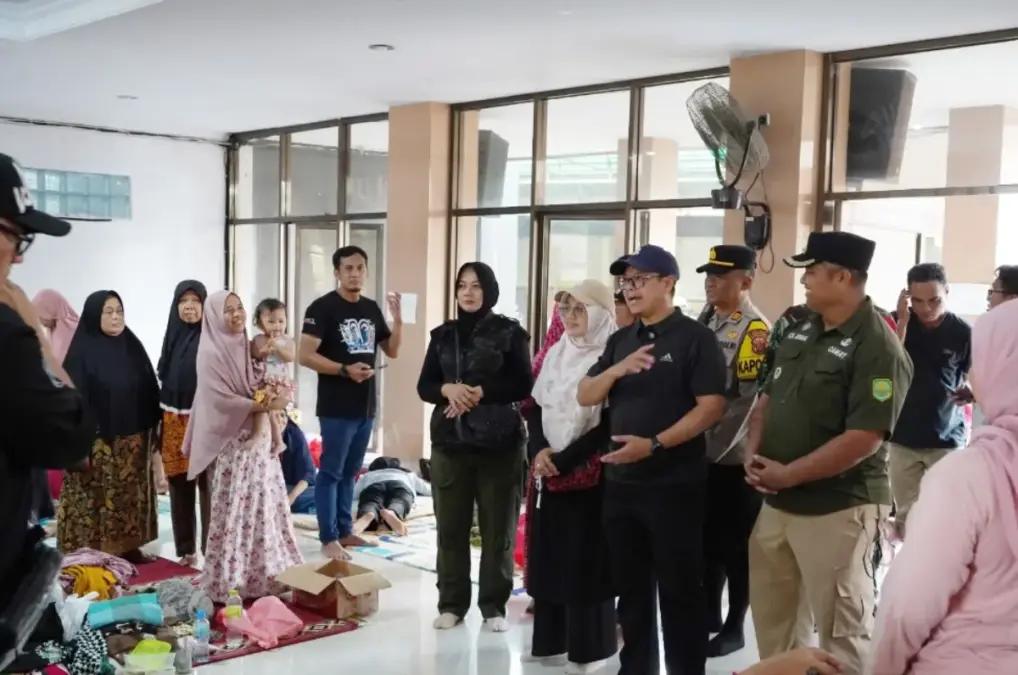 Wakil Bupati Subang Serahkan Bantuan bagi Warga Terdampak Banjir di Kecamatan Ciasem