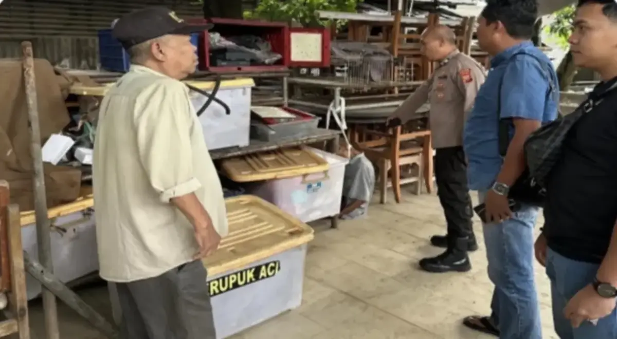 Pria Paruh Baya Ditemukan Tewas Gantung Diri di Gudang Rongsokan di Purwakarta Pria Paruh Baya Ditemukan Tewas Gantung Diri di Gudang Rongsokan