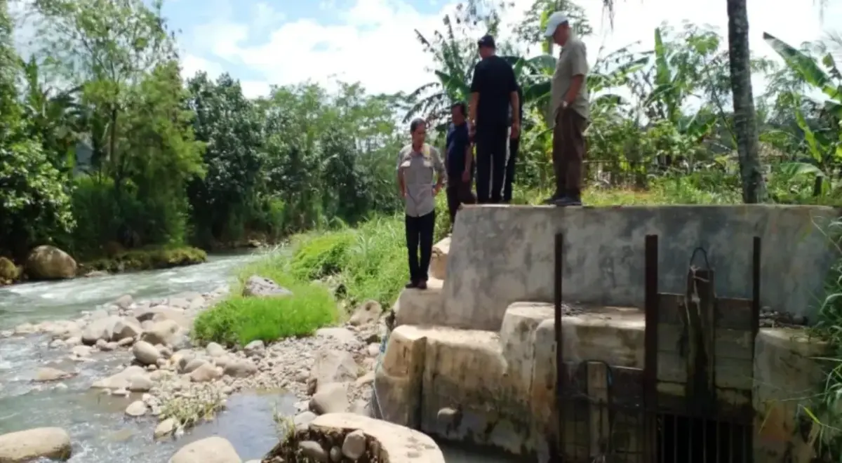 Sungai Cipunagara di Cisalak Diduga Tercemar