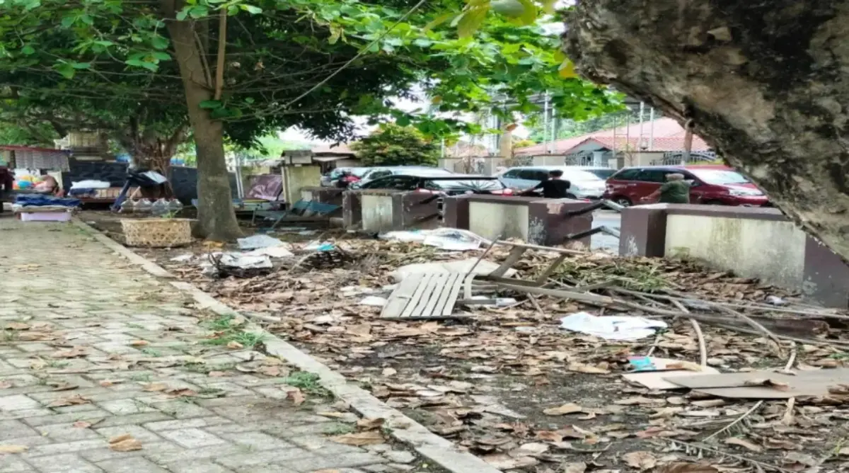 Banyak Sampah, Alun-alun Pagaden di Subang Kumuh, Warga Minta Kebersihan Lingkungan Dijaga