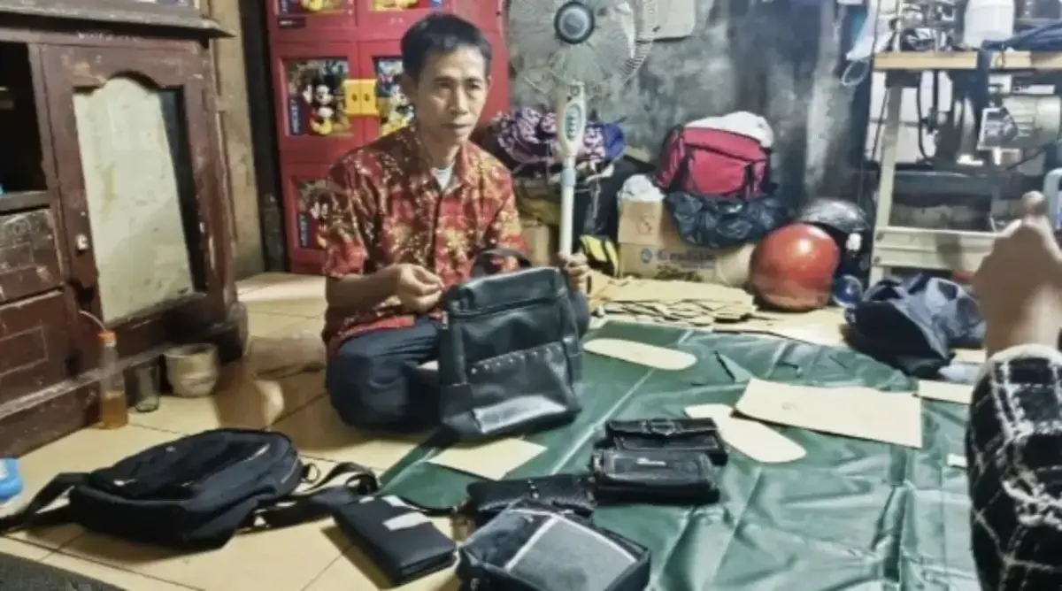 Menjahit Asa dari Benang, 26 Tahun Perjalanan Perajin Tas di Sukamelang Kasomalang Subang