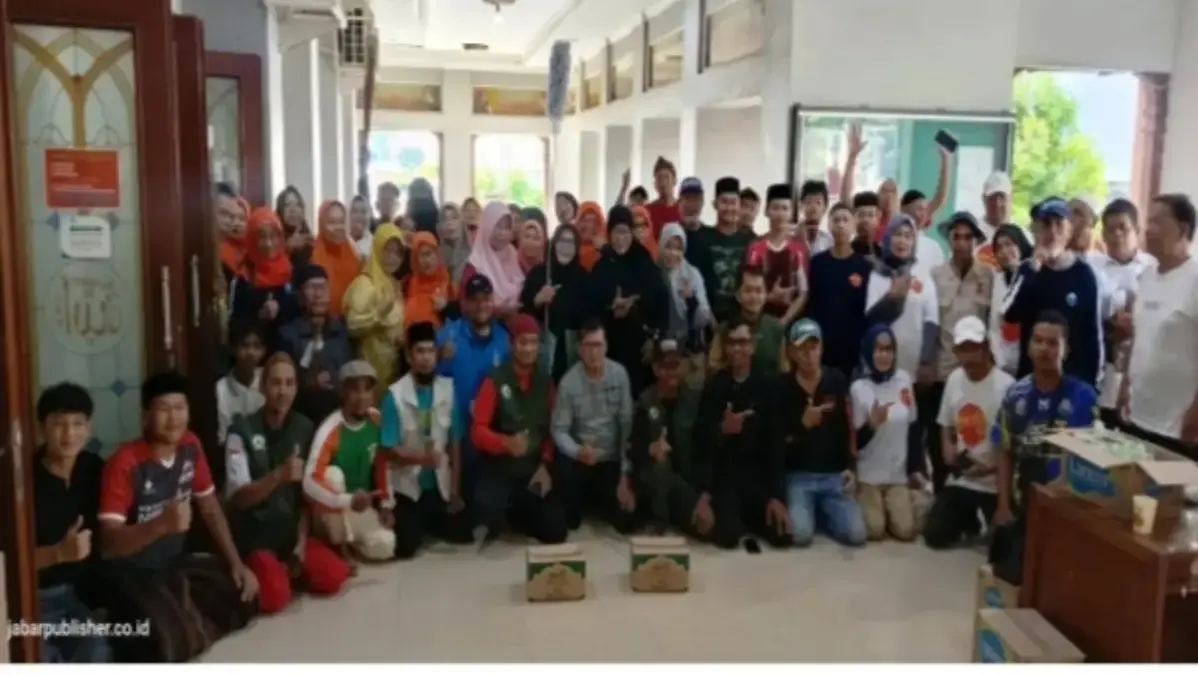Gotong Royong, Ormas Islam dan Komunitas Kompak Bersihkan Gedung Dakwah Subang