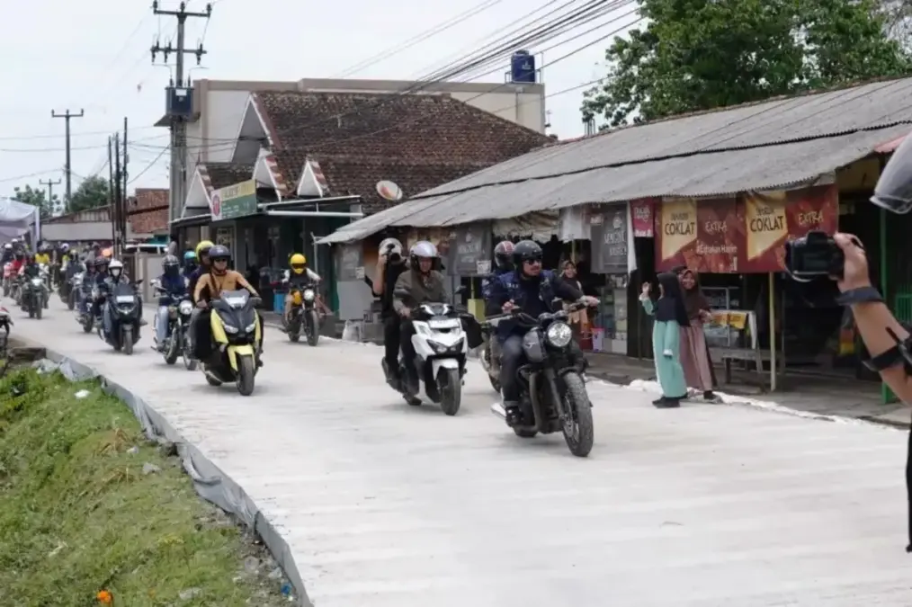 Jalan Kabupaten Tambakmekar-Kasomalang