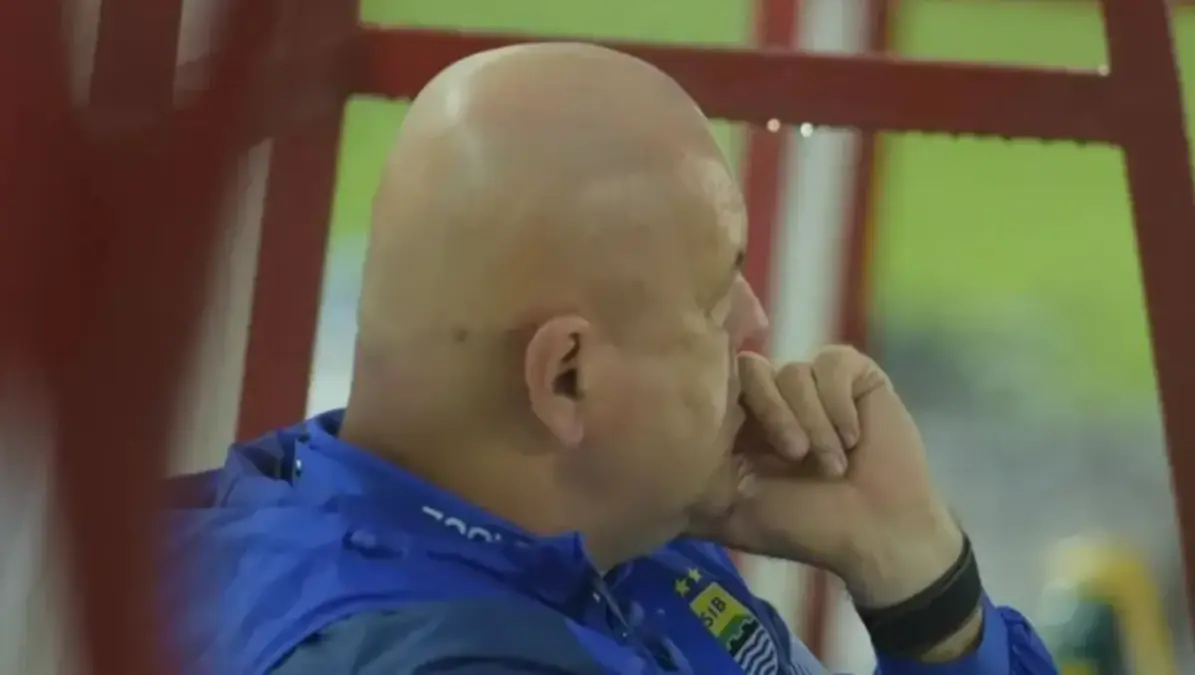 Persib Bandung Bungkam Semen Padang 2-0, Ramon Tanque Jadi Pahlawan di Agus Salim Persib Bandung Bungkam Semen Padang 2-0, Ramon Tanque Jadi Pahlawan di Agus Salim