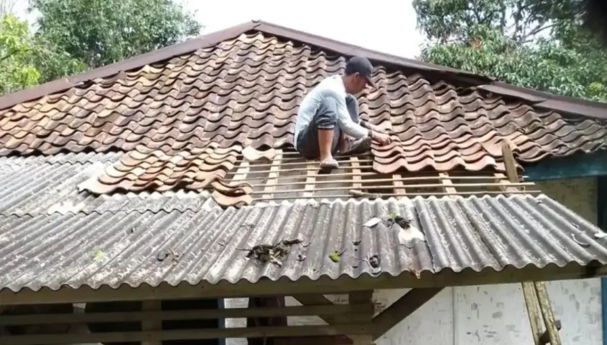 Angin Puting Beliung Rusak 22 Rumah di Desa Cikeris Purwakarta