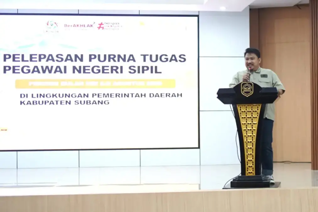 Bupati Subang Serahkan SK Pensiun 181 ASN, Apresiasi Pengabdian untuk Kemajuan Subang Bupati Subang Serahkan SK Pensiun 181 ASN, Apresiasi Pengabdian untuk Kemajuan Subang