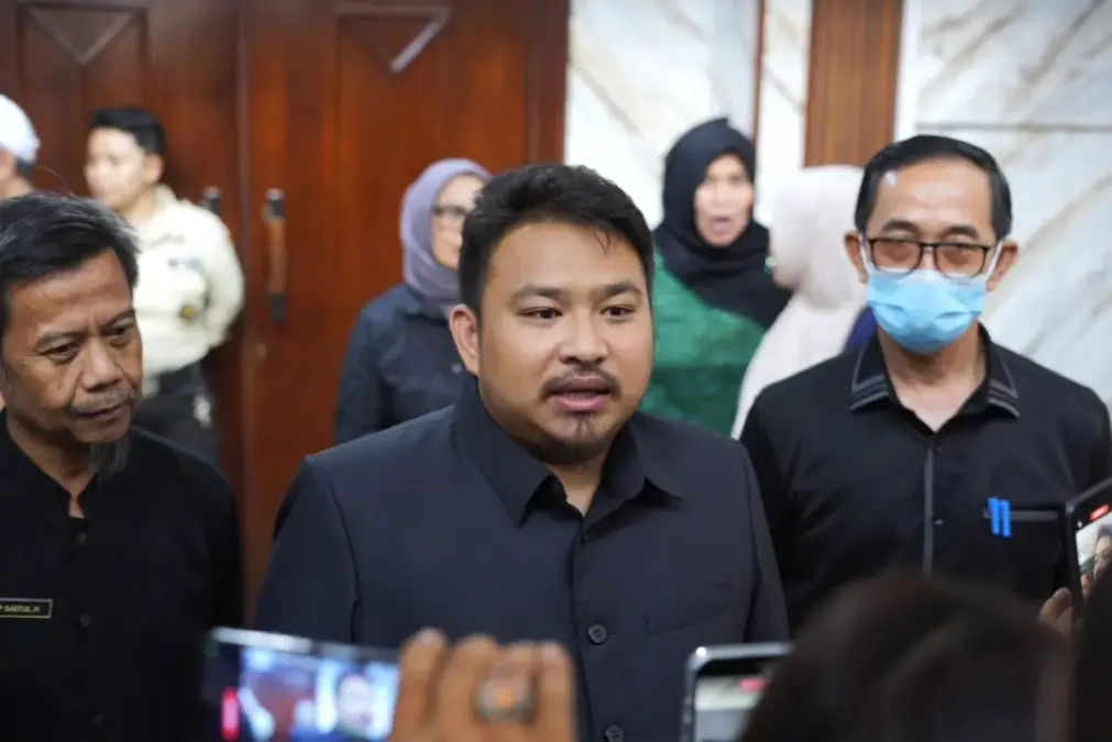 Bupati Subang Reynaldy Putra Andita Budi Raemi, S.IP., menyerahkan Surat Keputusan (SK) Pensiun kepada 181 Apa Bupati Subang Tegaskan Sudah Bersurat Dengan Kementerian Terkait Kelangkaan Gas