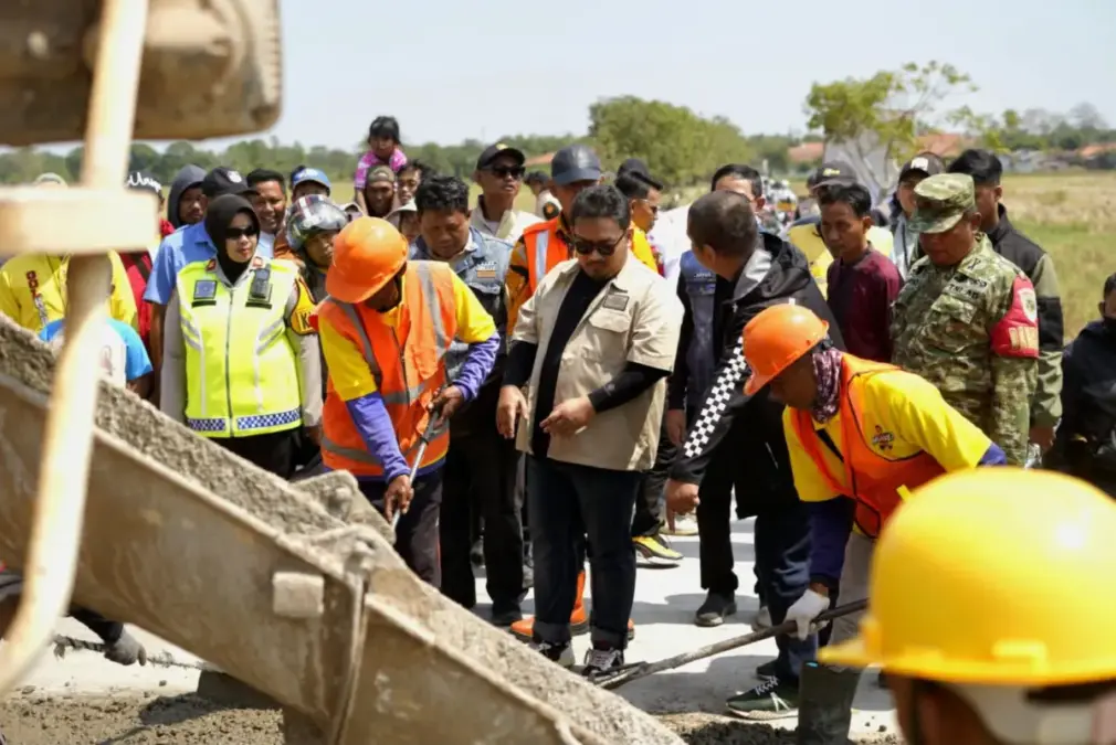 Saba Desa di Legonkulon, Bupati Subang Tinjau Pengerjaan Jalan Prioritas Bobos-Rancadaka Saba Desa di Legonkulon, Bupati Subang Tinjau Pengerjaan Jalan Prioritas Bobos-Rancadaka