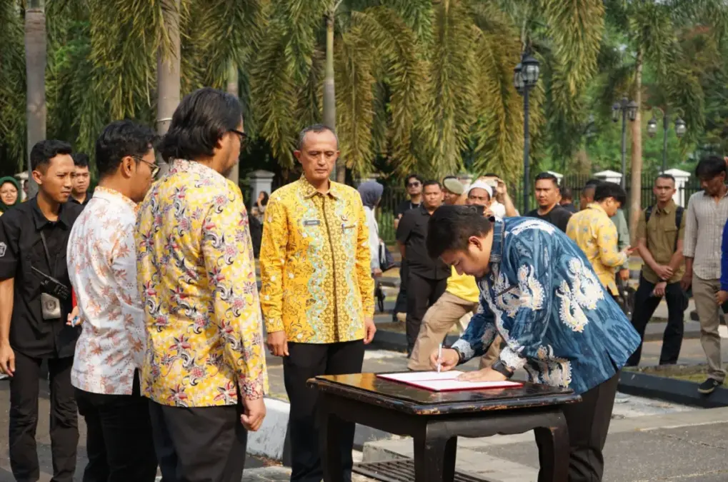 Bupati Subang Lantik 18 ASN, Tegaskan Rotasi dan Mutasi Berjalan Transparan Tanpa Transaksi Jabatan Bupati Subang Lantik 18 ASN