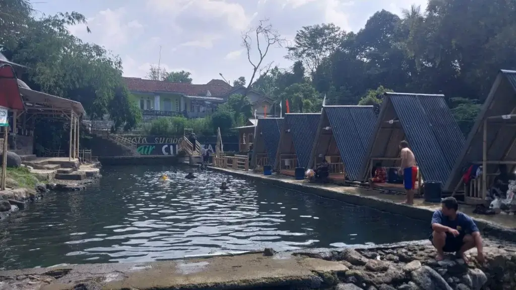 Sumber Mata Air Cimutan Kasomalang, Pesona Kolam Alami di Subang