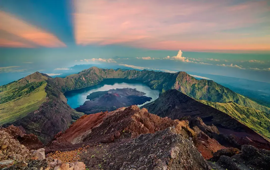 Gunung Rinjani: Gunung Berapi Tertinggi Kedua di Indonesia Puncak Gunung Rinjani 3.726 mdpl