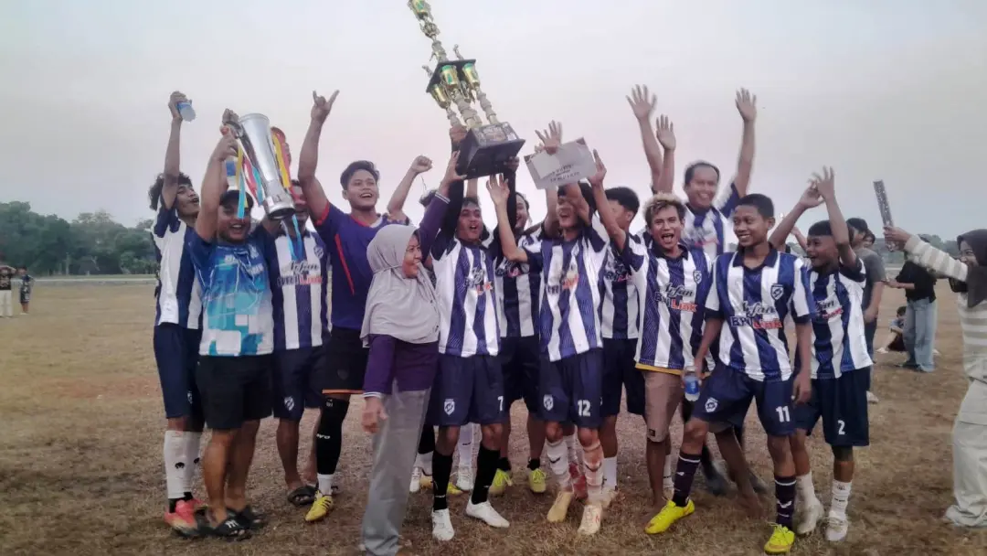 Pemerintah Desa Rangdu Apresiasi Karang Taruna, Turnamen HUT RI 81 Dorong Bibit Pesepak Bola Muda Pemerintah Desa Rangdu Apresiasi Karang Taruna, Turnamen HUT RI 81 Dorong Bibit Pesepak Bola Muda