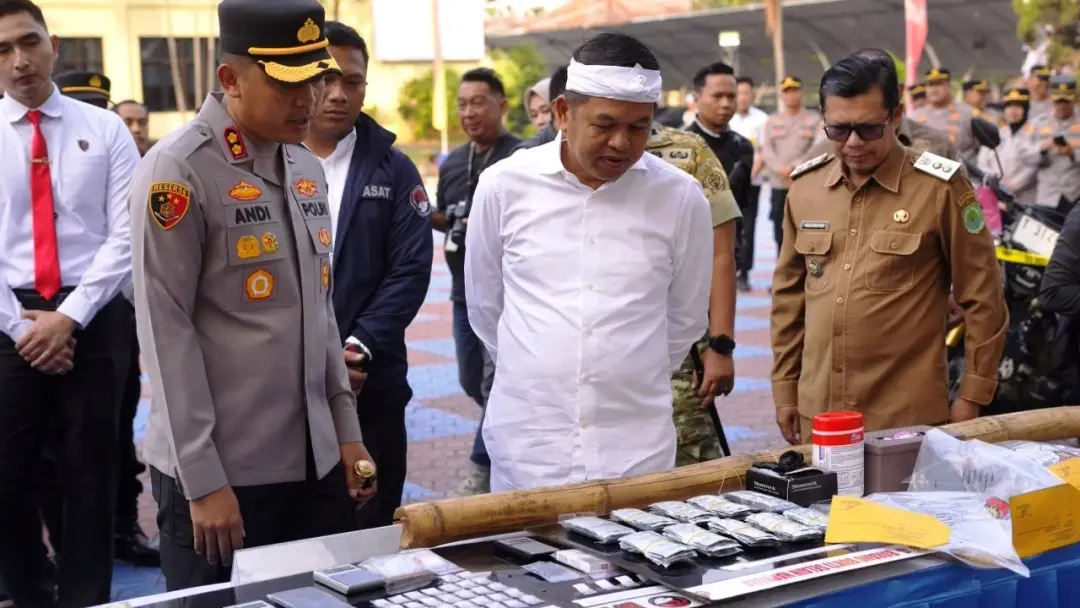 Dedi Mulyadi Ancam Tahan Bantuan Desa yang Biarkan Peredaran Obat Keras Ilegal Dedi Mulyadi Ancam Tahan Bantuan Desa yang Biarkan Peredaran Obat Keras Ilegal