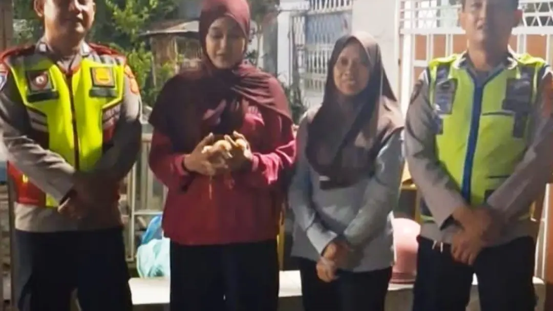 Takut Pulang Malam, Dua Wanita di Karawang Minta Bantuan Polisi