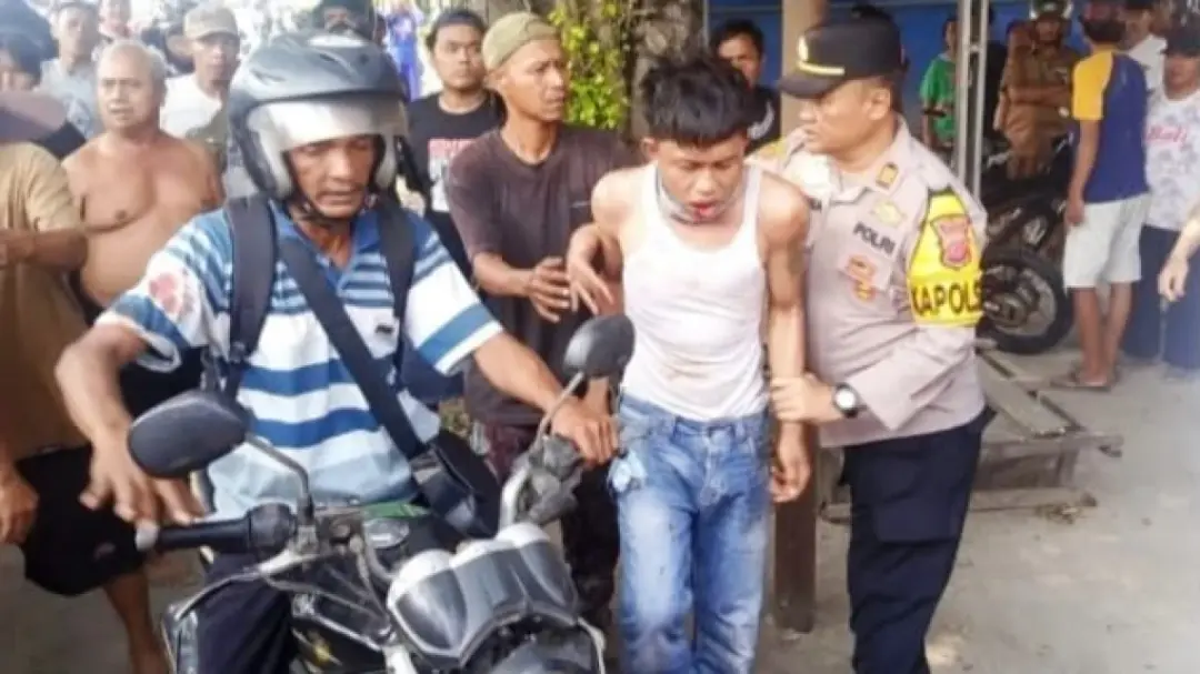 Nekat Beraksi di Siang Bolong, Pelaku Curanmor di Subang Dihakimi Massaa