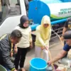 Perumda TRS Bersama DPR RI Berikan Bantuan Air Bersih di Wilayah Kekeringan