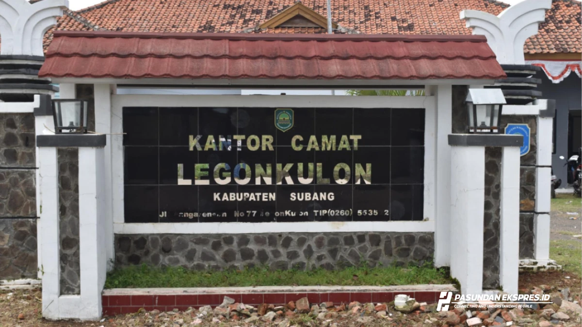 Pelayanan Publik Kecamatan Legonkulon Subang: Komitmen untuk Masyarakat yang Cepat, Mudah, dan Responsif Pelayanan Publik Kecamatan Legonkulon Subang: Komitmen untuk Masyarakat yang Cepat, Mudah, dan Responsif