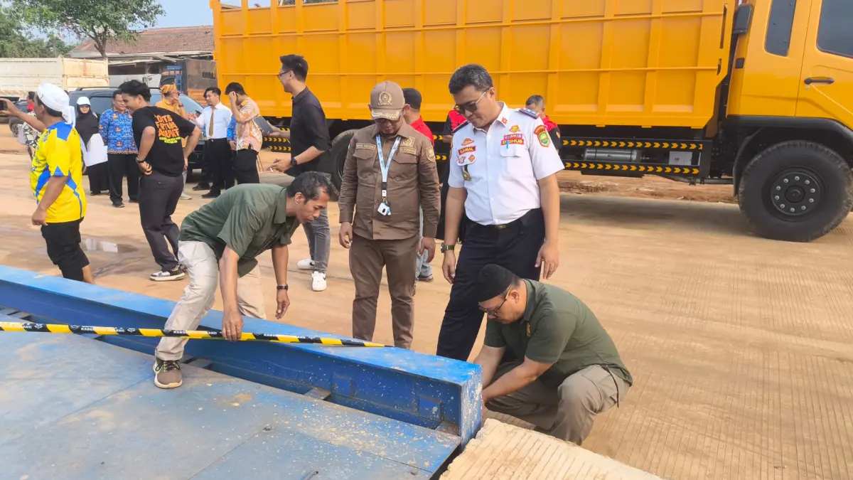 DPRD Subang Sidak Pabrik Pengolah Limbah Industri di Cipeundeuy, Aktivitas Usaha Dihentikan Sementara DPRD Subang Sidak Pabrik Pengolah Limbah Industri di Cipeundeuy, Aktivitas Usaha Dihentikan Sementara